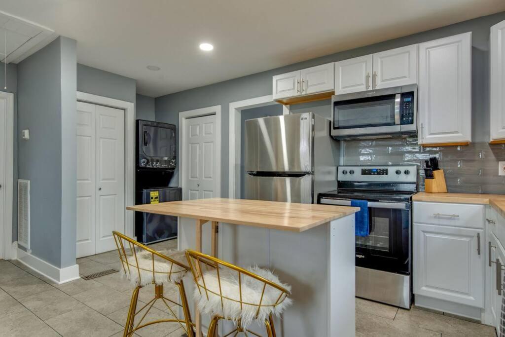 Hot Tub Getaway Close To Downtown! Nashville